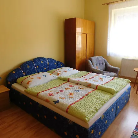 Bodzavirag Vendeghaz * Hegykő