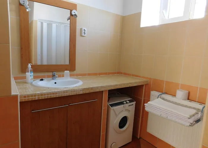 Bodzavirag Vendeghaz * Hegykő